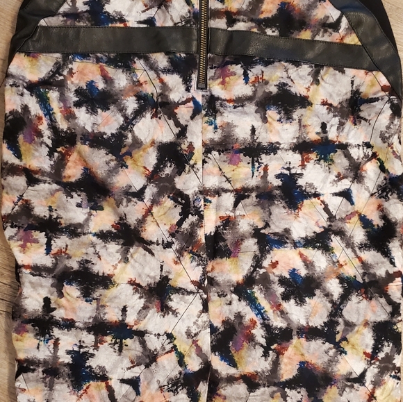 Black and pink skirt - Picture 2 of 2